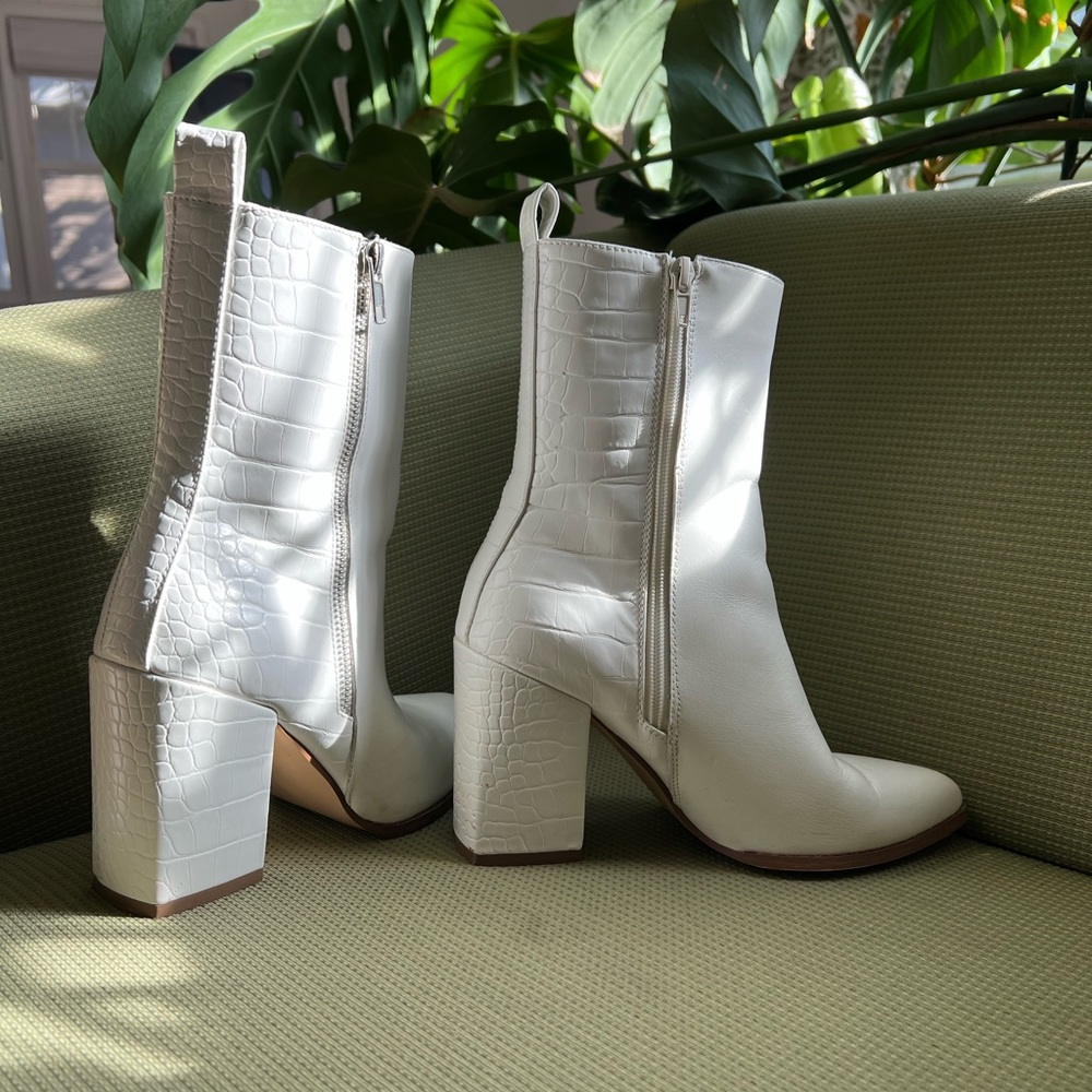 Steve Madden Off White Boots